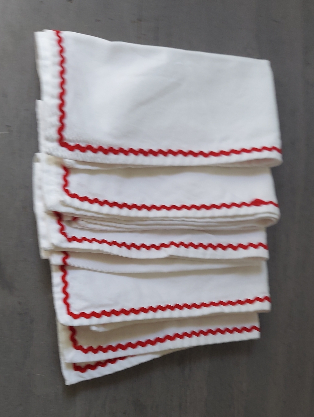 Set of 5 White Cotton Napkins Red Rickrack Trim NWOT